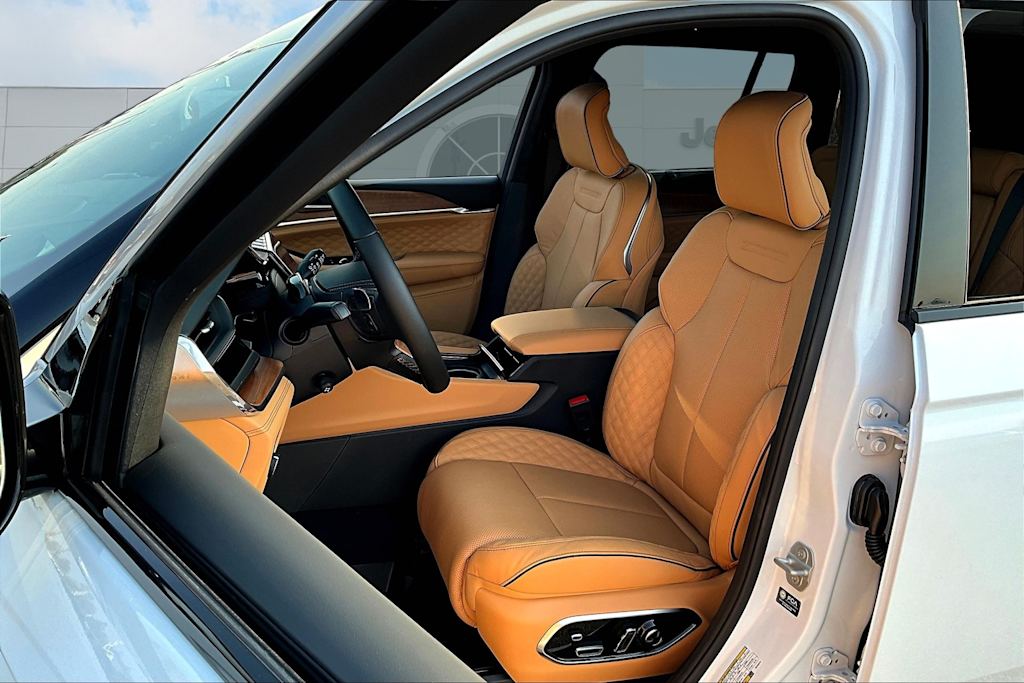 Thumbnail: 2025 Jeep Grand Cherokee - 11