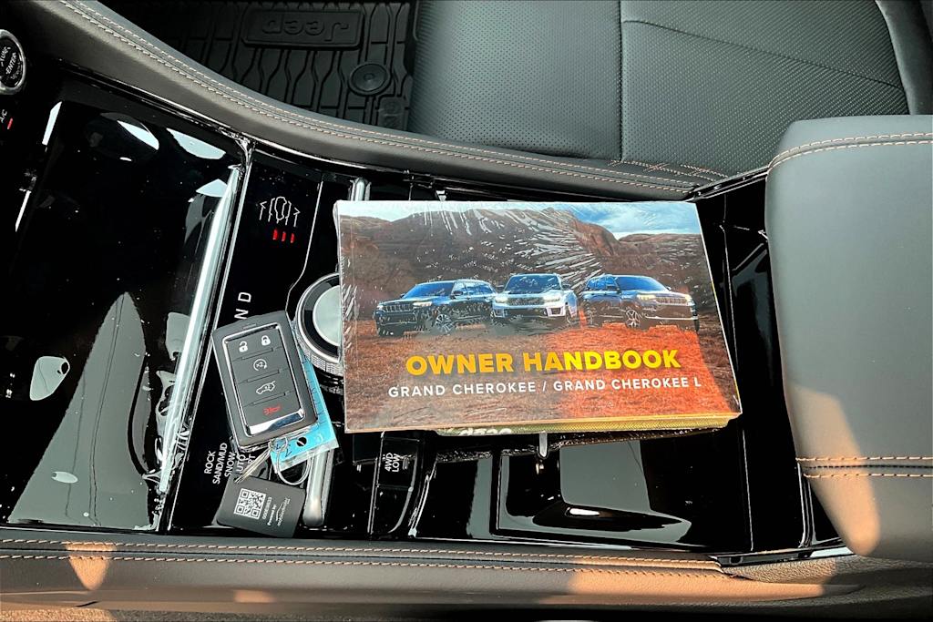 Thumbnail: 2025 Jeep Grand Cherokee - 21
