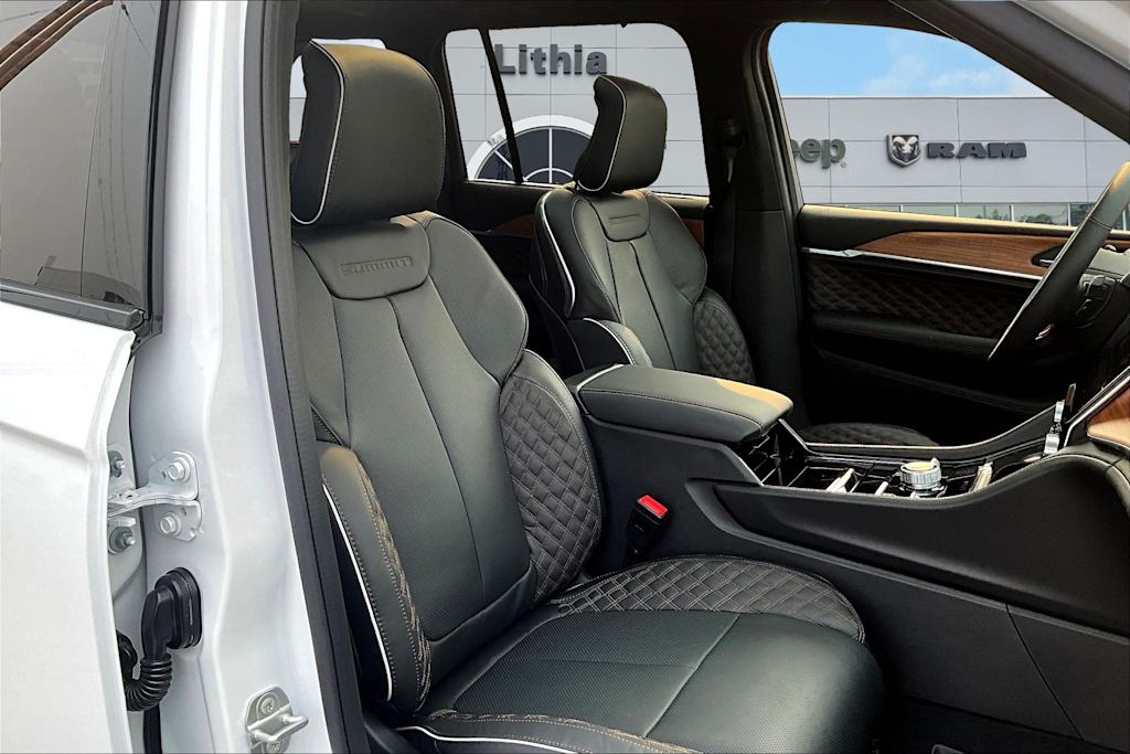 Thumbnail: 2025 Jeep Grand Cherokee - 11