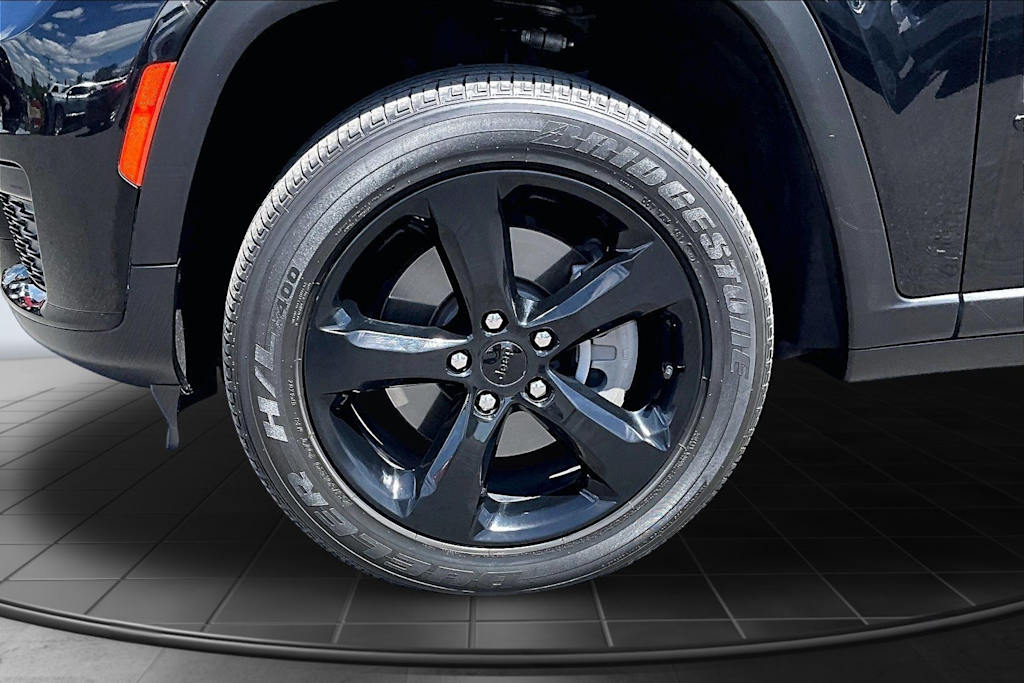 Thumbnail: 2023 Jeep Grand Cherokee L - 8