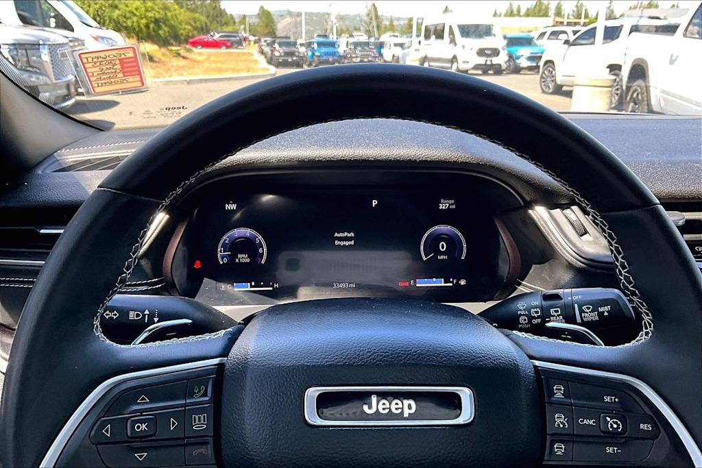 Thumbnail: 2023 Jeep Grand Cherokee L - 17