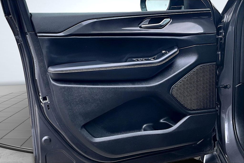 Thumbnail: 2023 Jeep Grand Cherokee L - 28