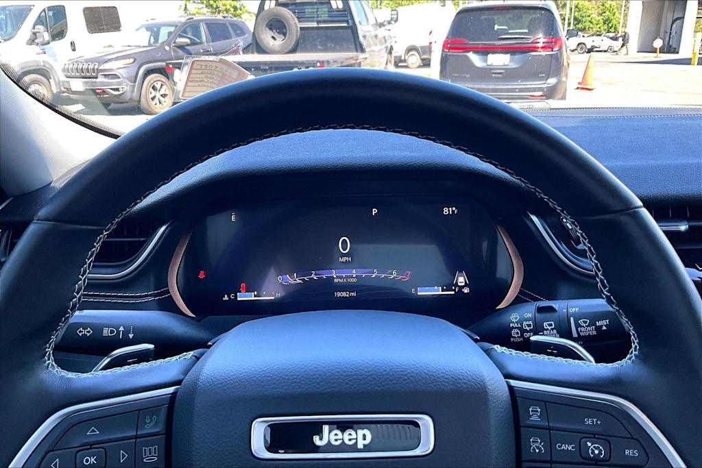 Thumbnail: 2022 Jeep Grand Cherokee L - 17