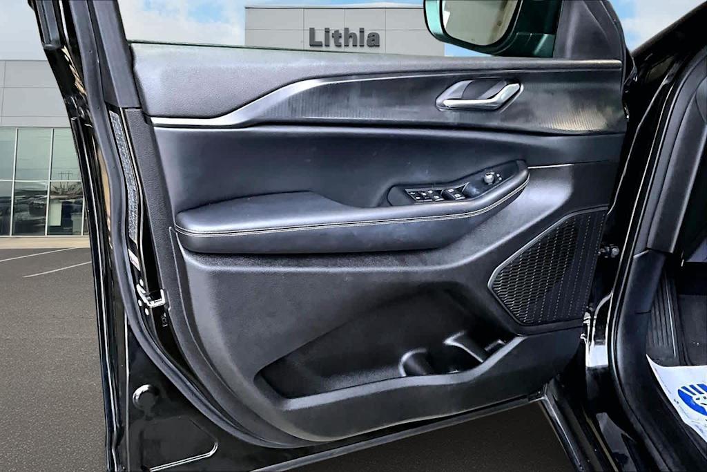 Thumbnail: 2023 Jeep Grand Cherokee L - 28