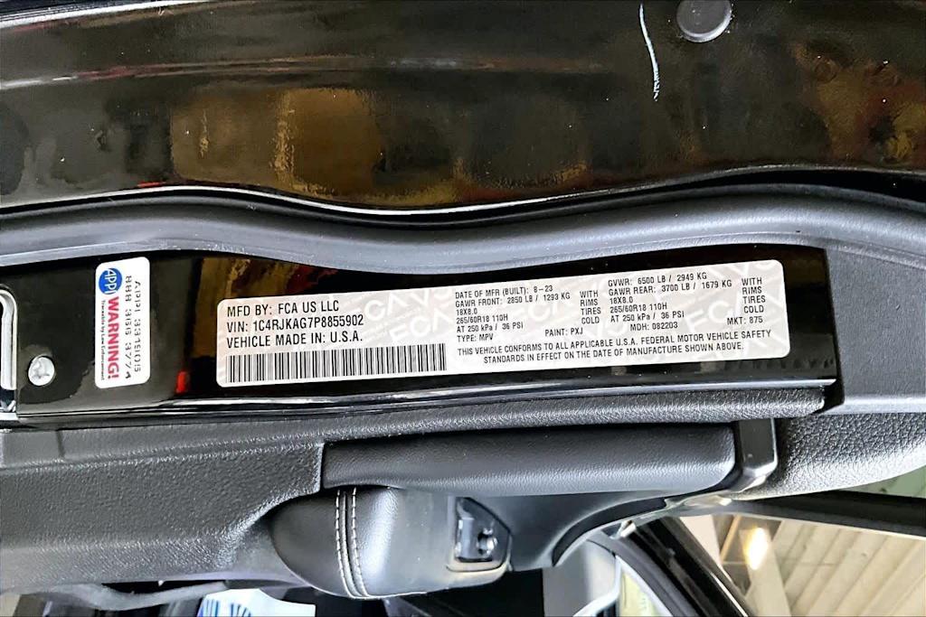 Thumbnail: 2023 Jeep Grand Cherokee L - 19