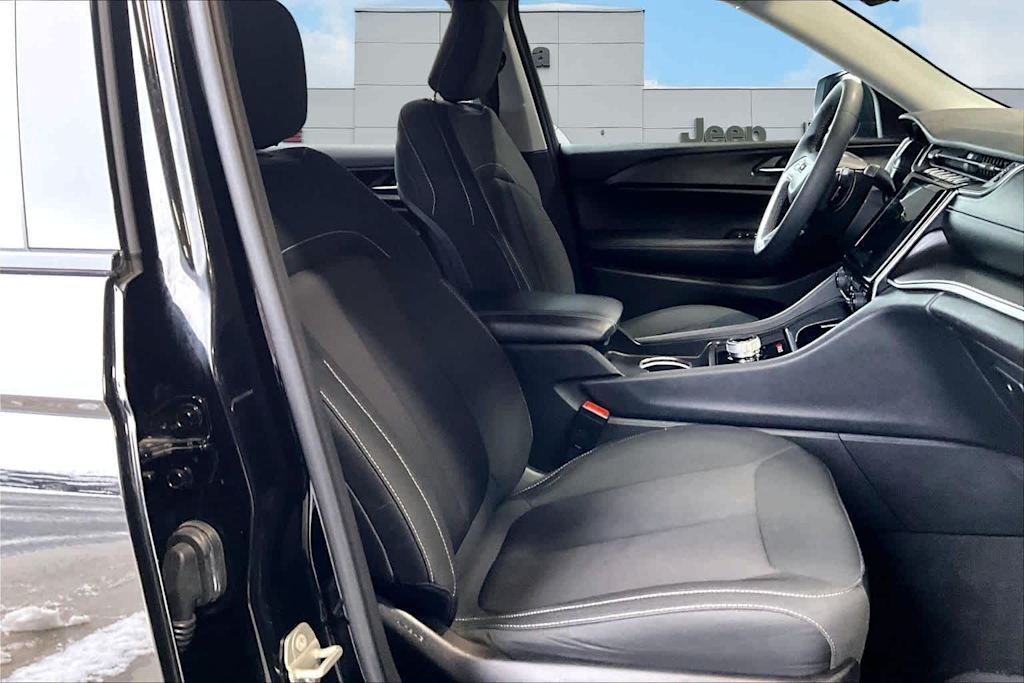 Thumbnail: 2023 Jeep Grand Cherokee L - 12