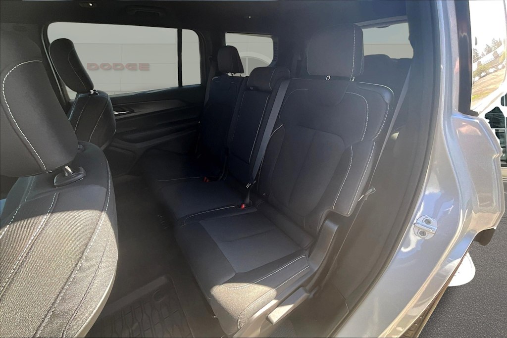 2025 Jeep Grand Cherokee L Laredo 12