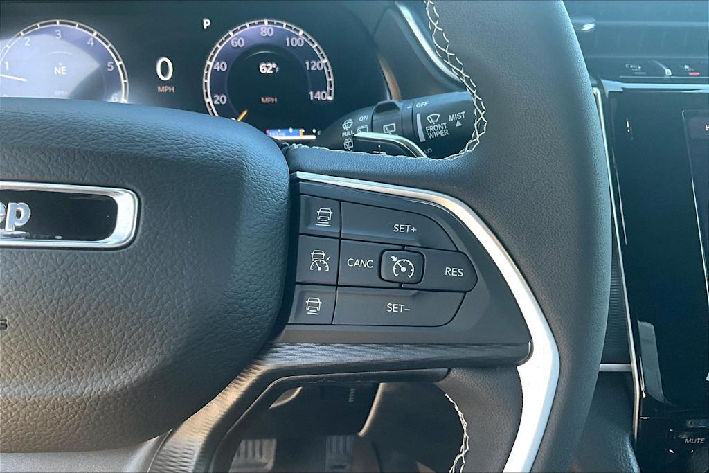 2025 Jeep Grand Cherokee L Laredo 23