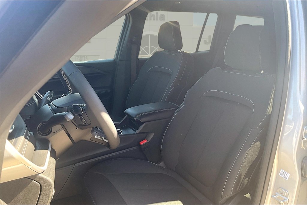 2025 Jeep Grand Cherokee L Laredo 11