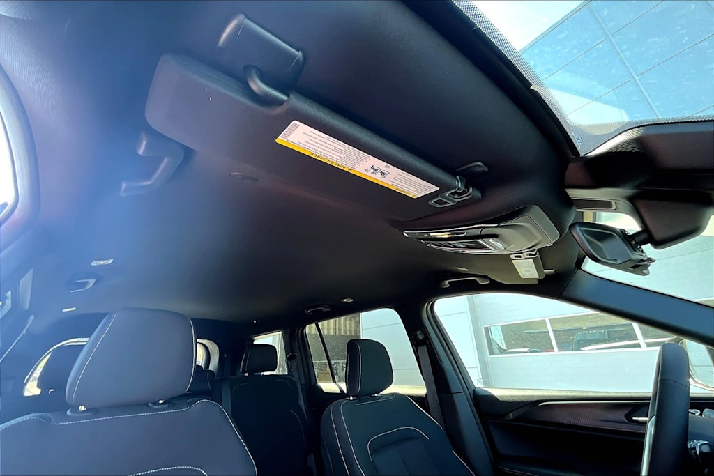 2025 Jeep Grand Cherokee L Laredo 28