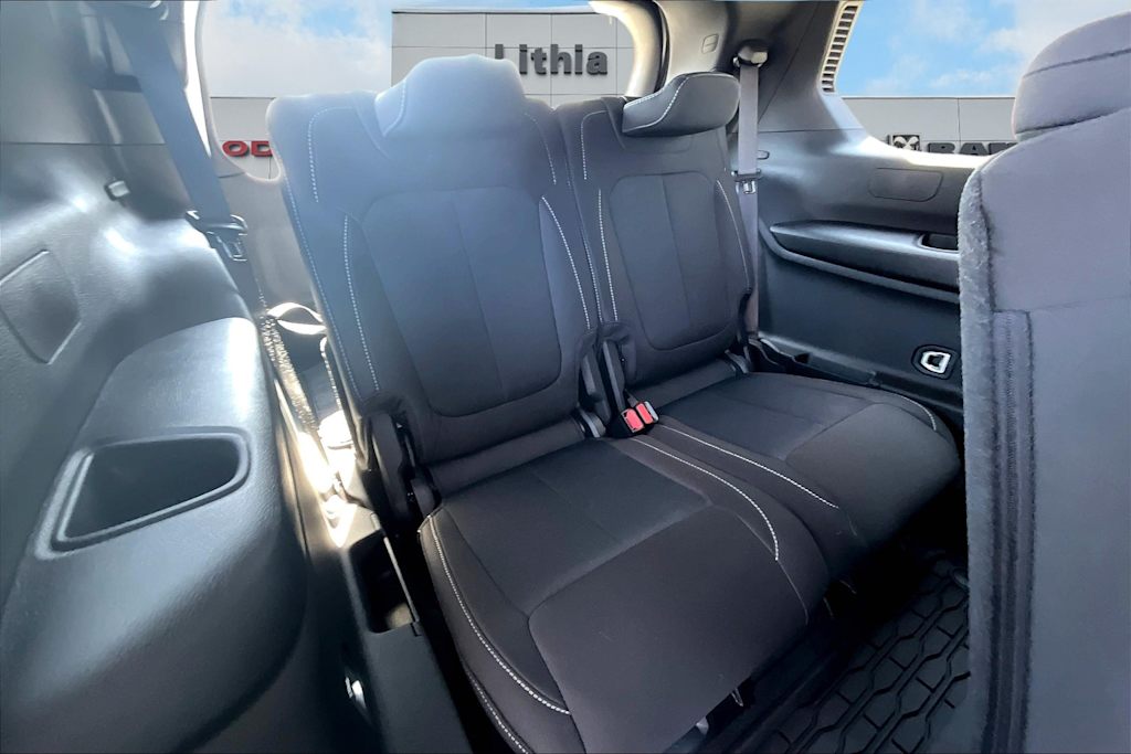2025 Jeep Grand Cherokee L Laredo 32
