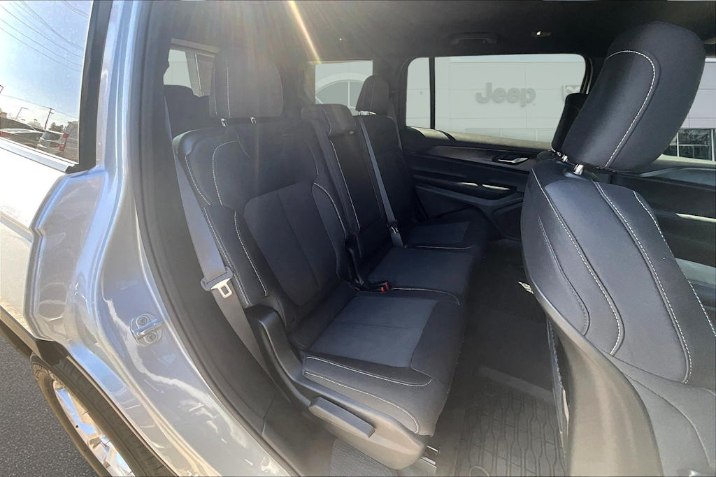 2025 Jeep Grand Cherokee L Laredo 31