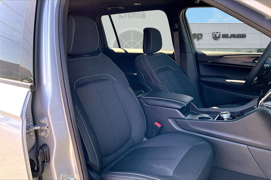 2025 Jeep Grand Cherokee L Laredo 10
