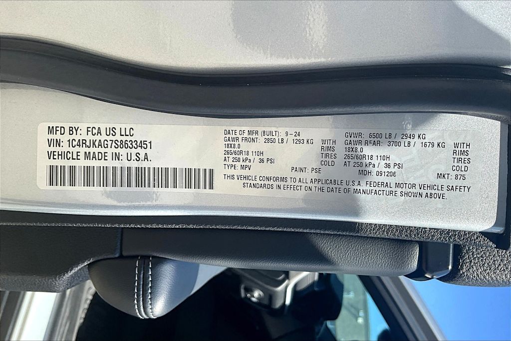 2025 Jeep Grand Cherokee L Laredo 18