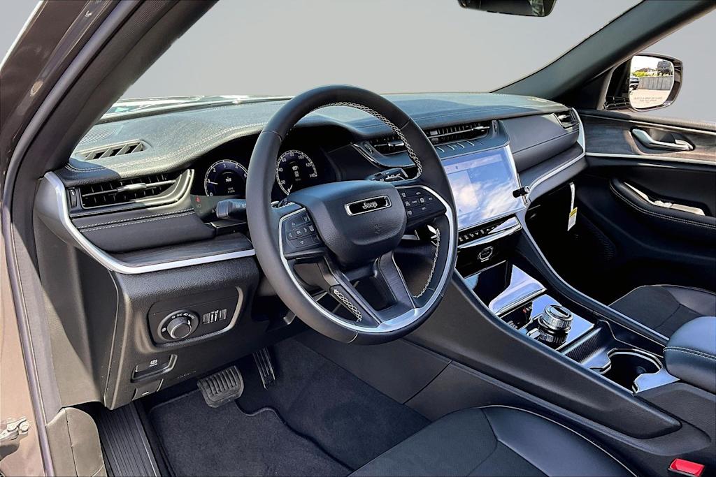 Thumbnail: 2026 Jeep Grand Cherokee L - 2