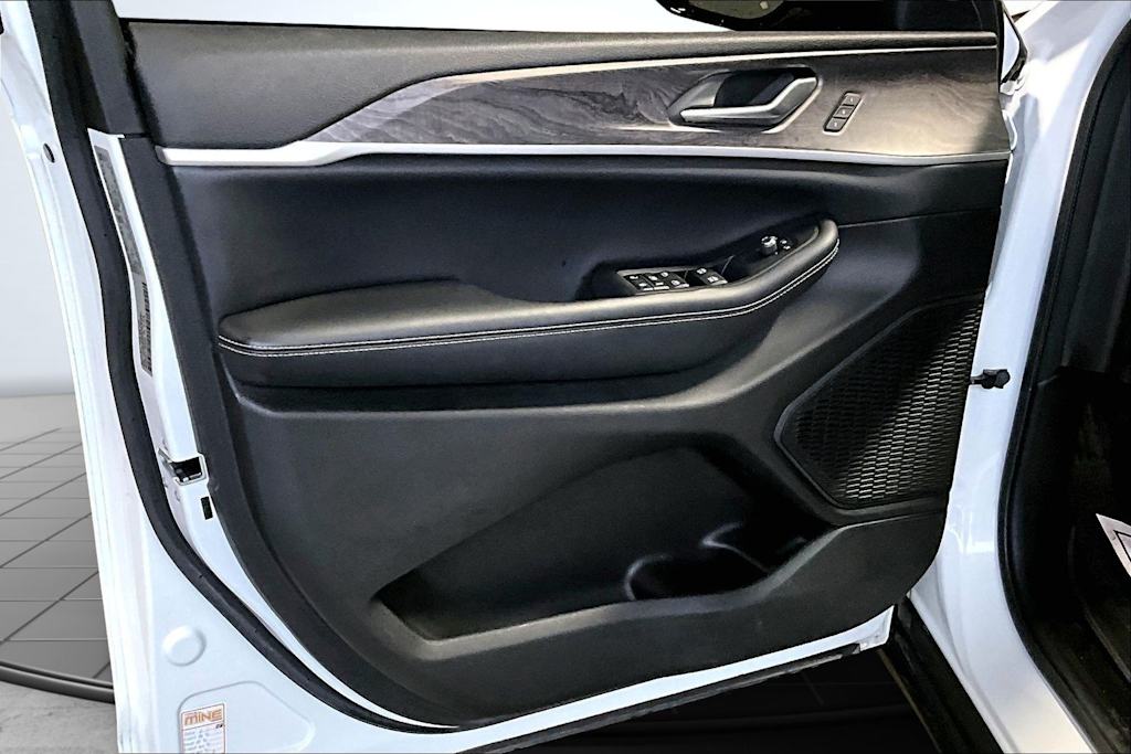 Thumbnail: 2023 Jeep Grand Cherokee L - 28