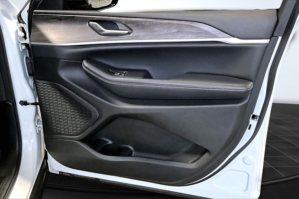 Thumbnail: 2023 Jeep Grand Cherokee L - 29