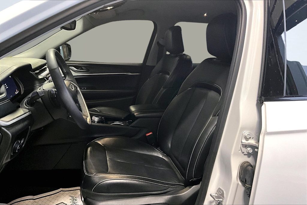 Thumbnail: 2023 Jeep Grand Cherokee L - 11