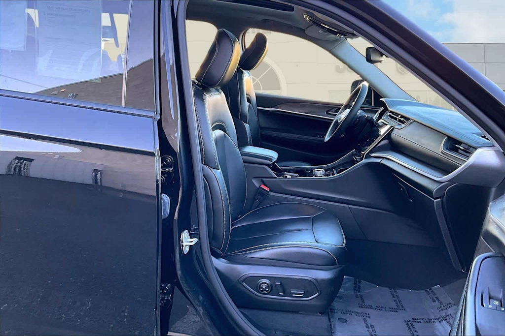 Thumbnail: 2023 Jeep Grand Cherokee L - 12