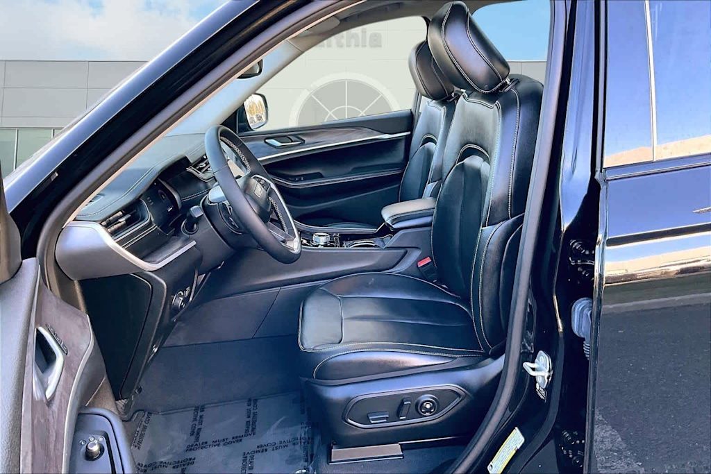 Thumbnail: 2023 Jeep Grand Cherokee L - 11