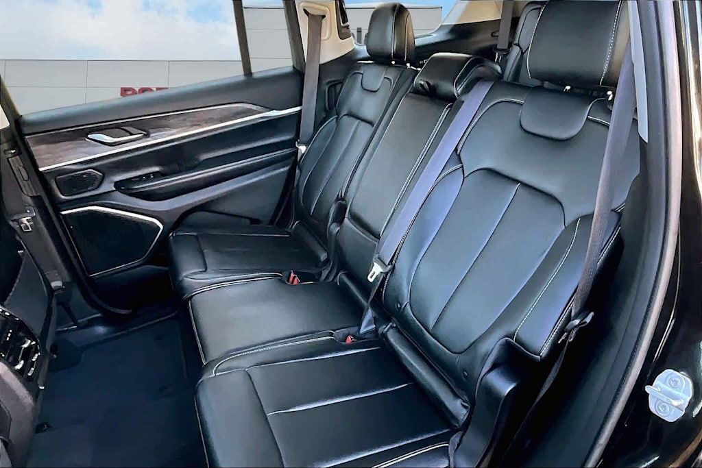 Thumbnail: 2023 Jeep Grand Cherokee L - 21