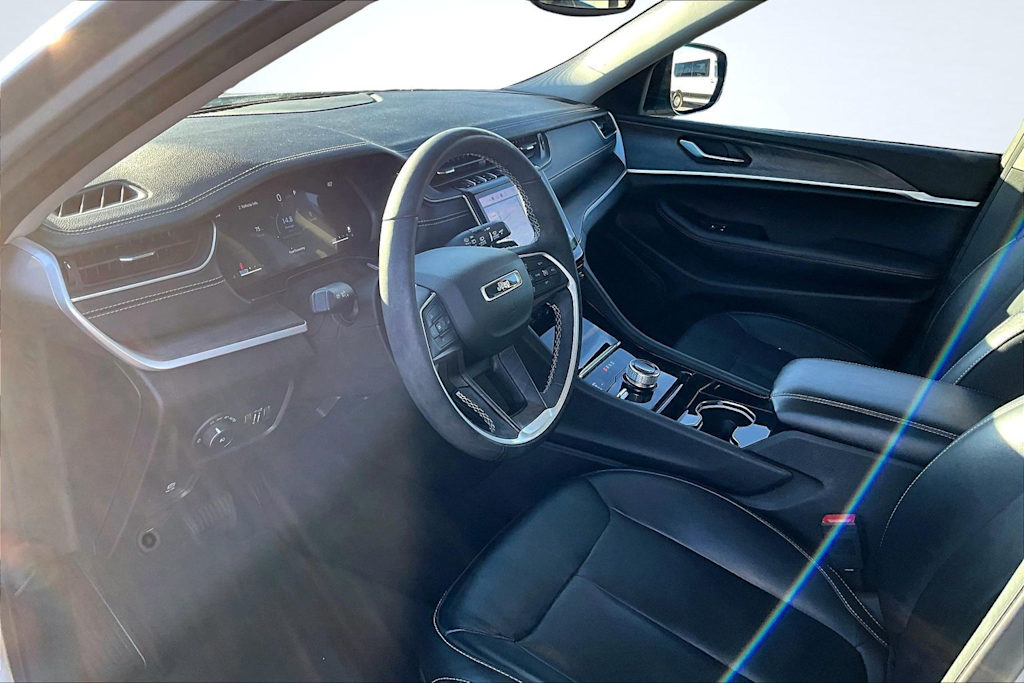 Thumbnail: 2023 Jeep Grand Cherokee L - 2