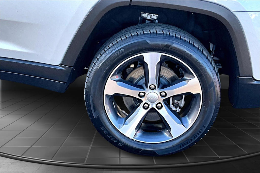 Thumbnail: 2023 Jeep Grand Cherokee L - 36