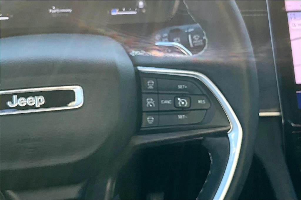 Thumbnail: 2023 Jeep Grand Cherokee L - 26