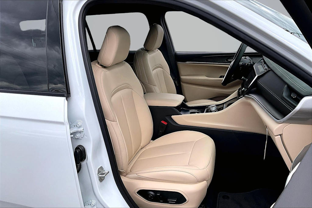 Thumbnail: 2026 Jeep Grand Cherokee L - 12
