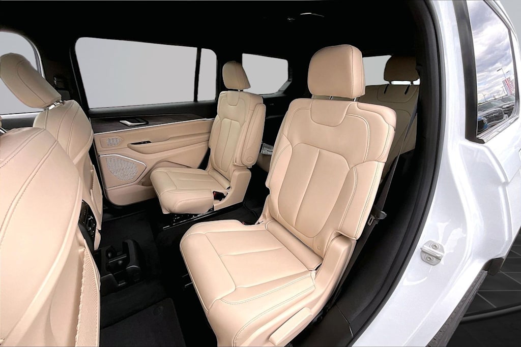 Thumbnail: 2026 Jeep Grand Cherokee L - 21