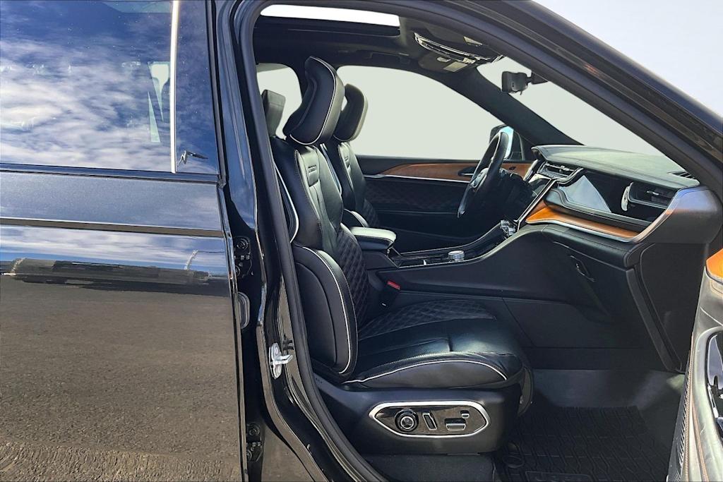 Thumbnail: 2023 Jeep Grand Cherokee L - 12