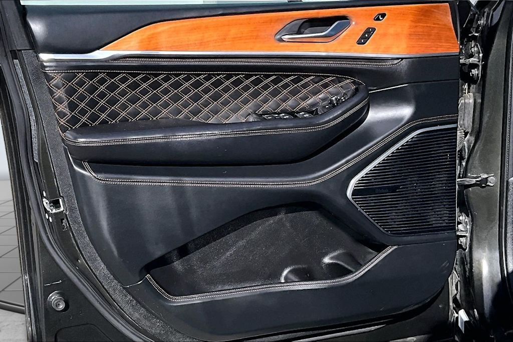 Thumbnail: 2023 Jeep Grand Cherokee L - 28