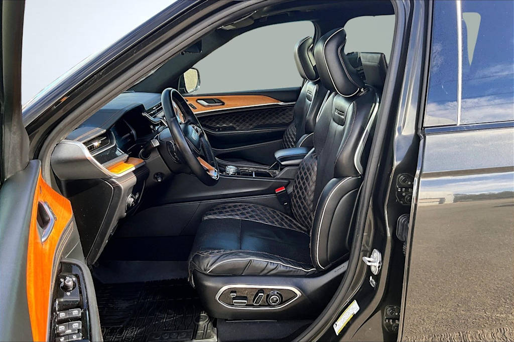 Thumbnail: 2023 Jeep Grand Cherokee L - 11