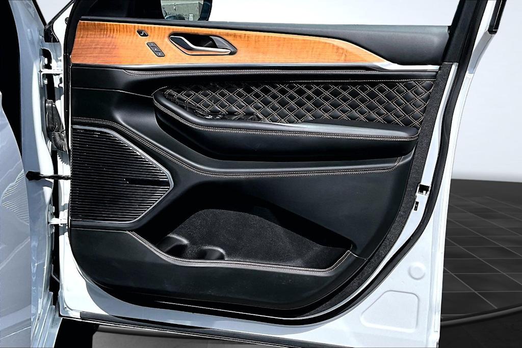 Thumbnail: 2024 Jeep Grand Cherokee L - 29