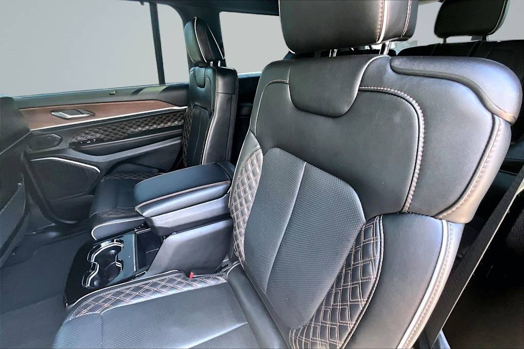 Thumbnail: 2023 Jeep Grand Cherokee L - 22
