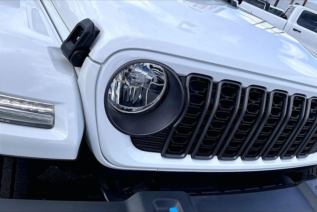 Thumbnail: 2024 Jeep Wrangler - 31