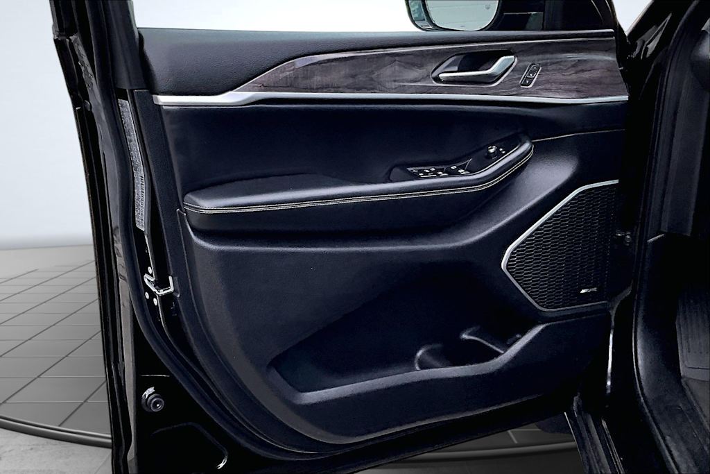 Thumbnail: 2022 Jeep Grand Cherokee - 28