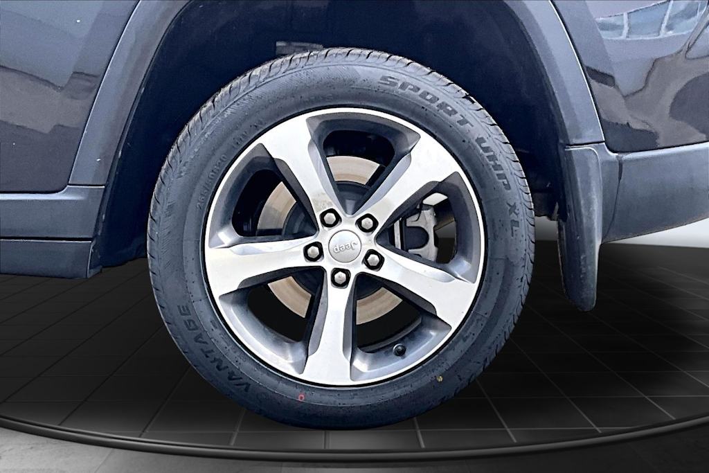 Thumbnail: 2022 Jeep Grand Cherokee - 36