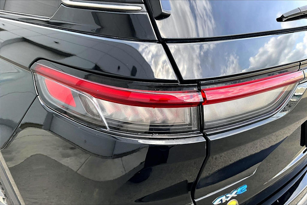 Thumbnail: 2022 Jeep Grand Cherokee - 32