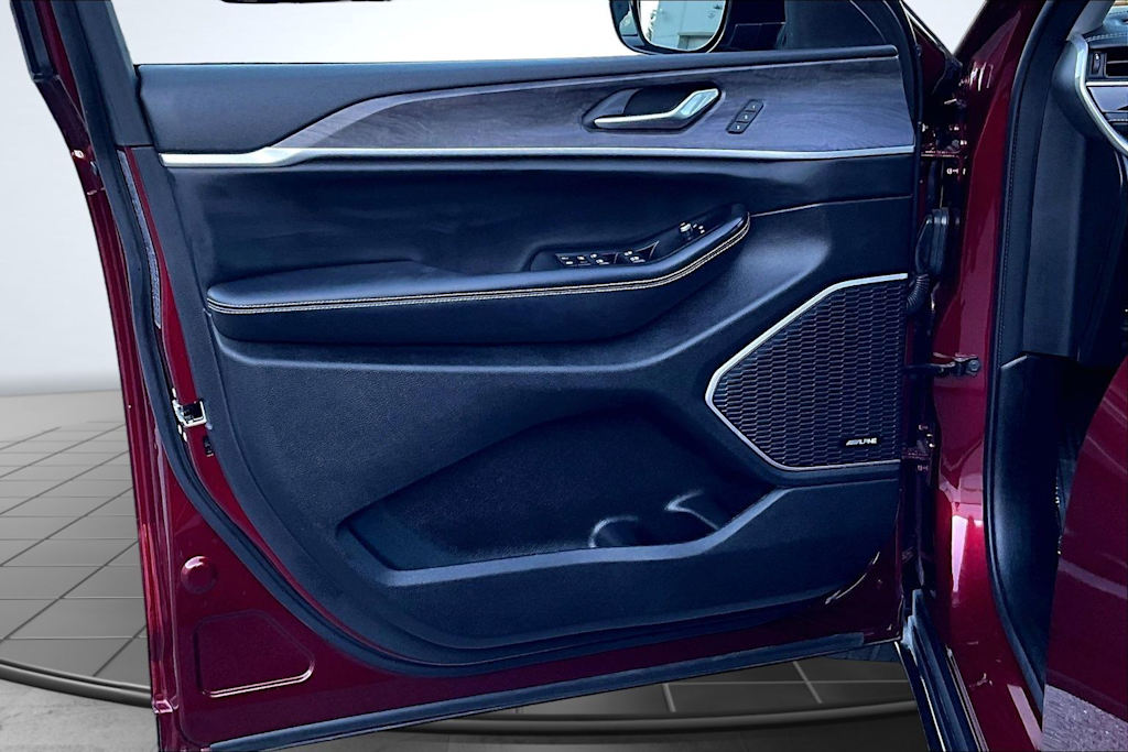 Thumbnail: 2023 Jeep Grand Cherokee - 28