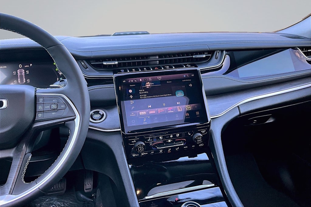 Thumbnail: 2023 Jeep Grand Cherokee - 15