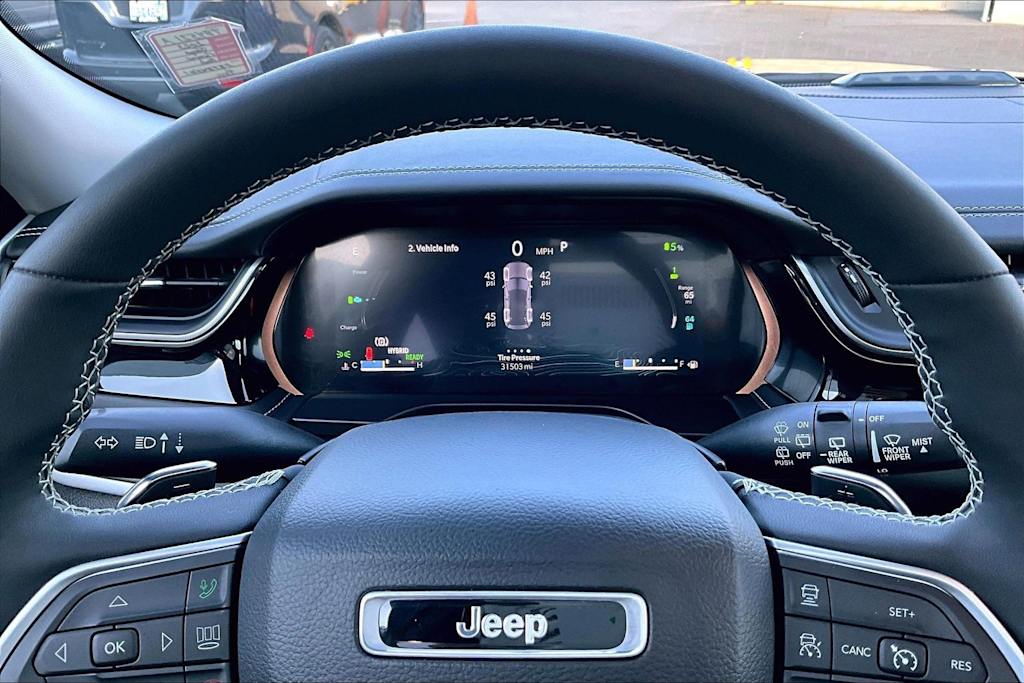 Thumbnail: 2023 Jeep Grand Cherokee - 16