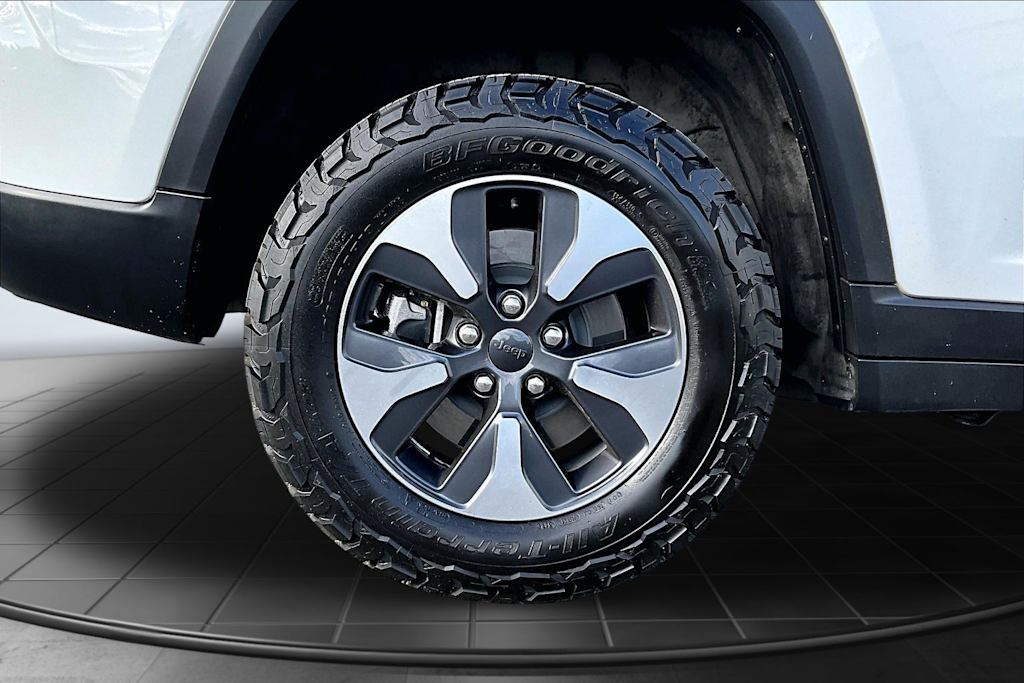 Thumbnail: 2022 Jeep Grand Cherokee - 35