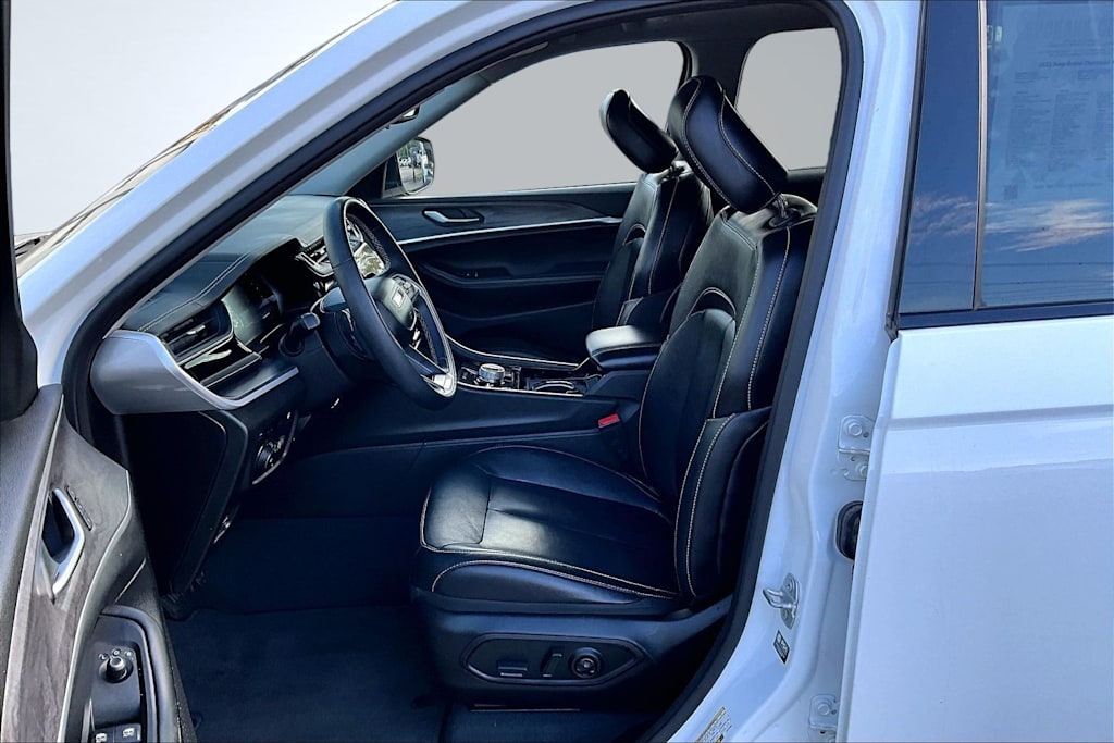 Thumbnail: 2022 Jeep Grand Cherokee - 11