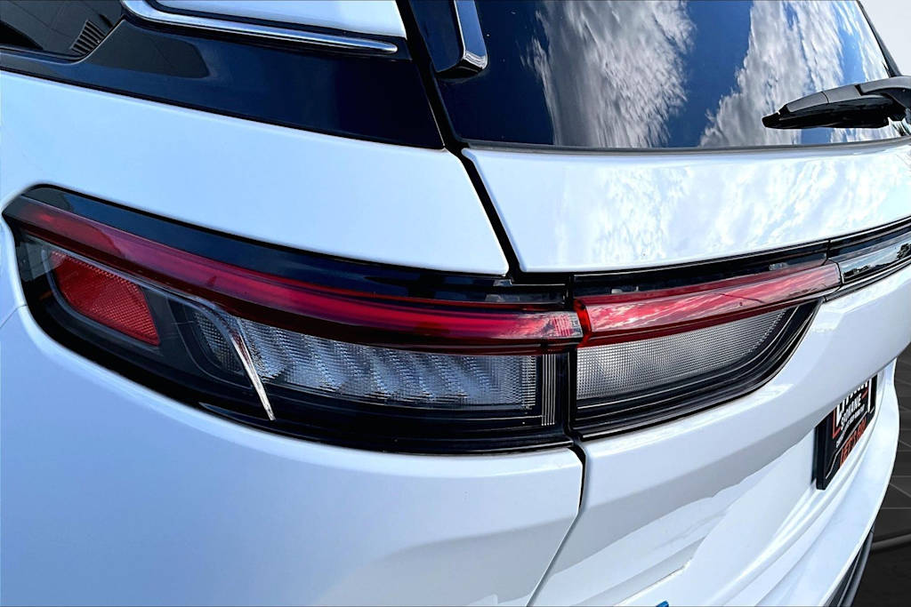 Thumbnail: 2022 Jeep Grand Cherokee - 32