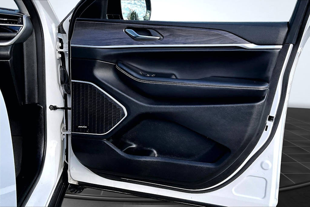 Thumbnail: 2022 Jeep Grand Cherokee - 29
