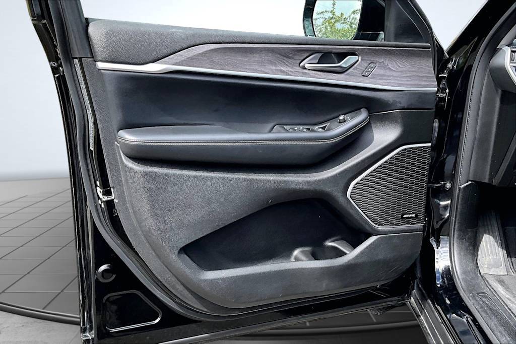 Thumbnail: 2022 Jeep Grand Cherokee - 28