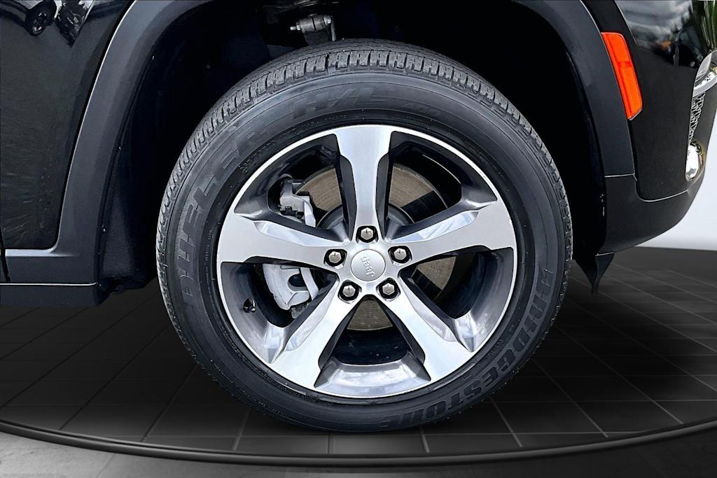Thumbnail: 2022 Jeep Grand Cherokee - 34