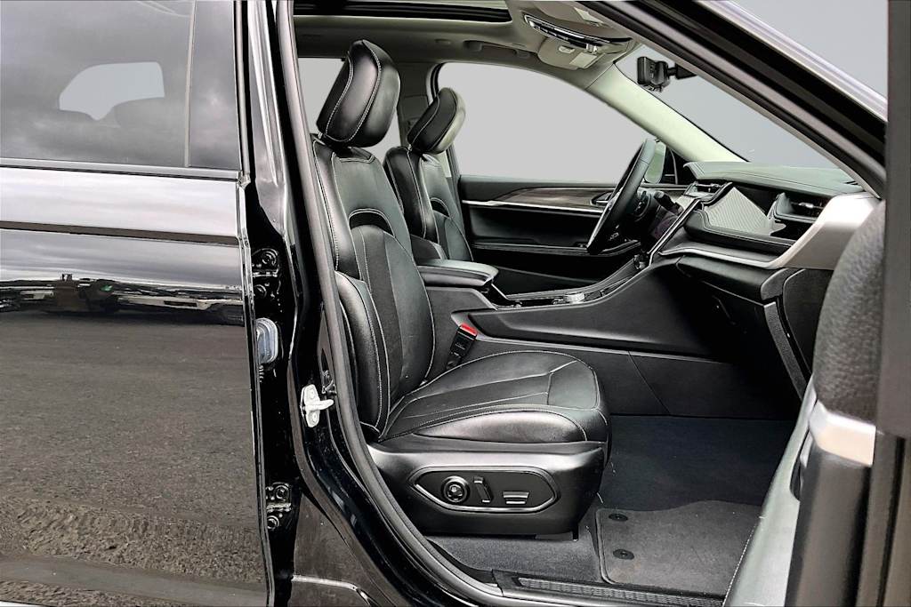 Thumbnail: 2022 Jeep Grand Cherokee - 12