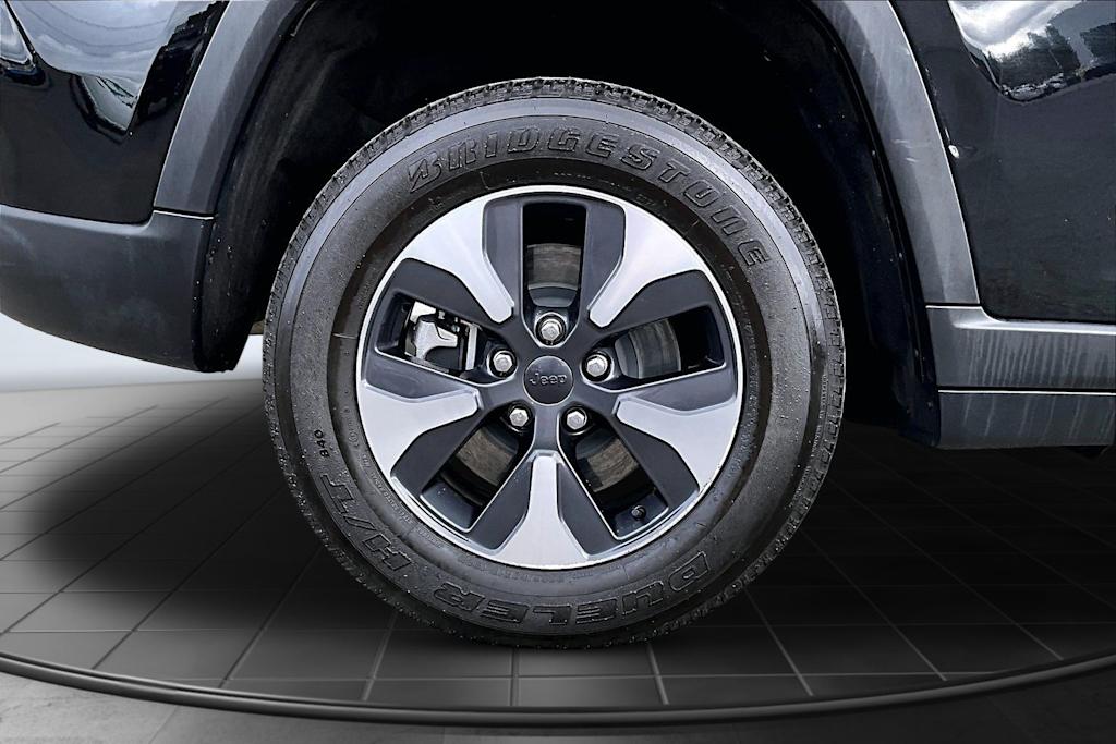 Thumbnail: 2022 Jeep Grand Cherokee - 35